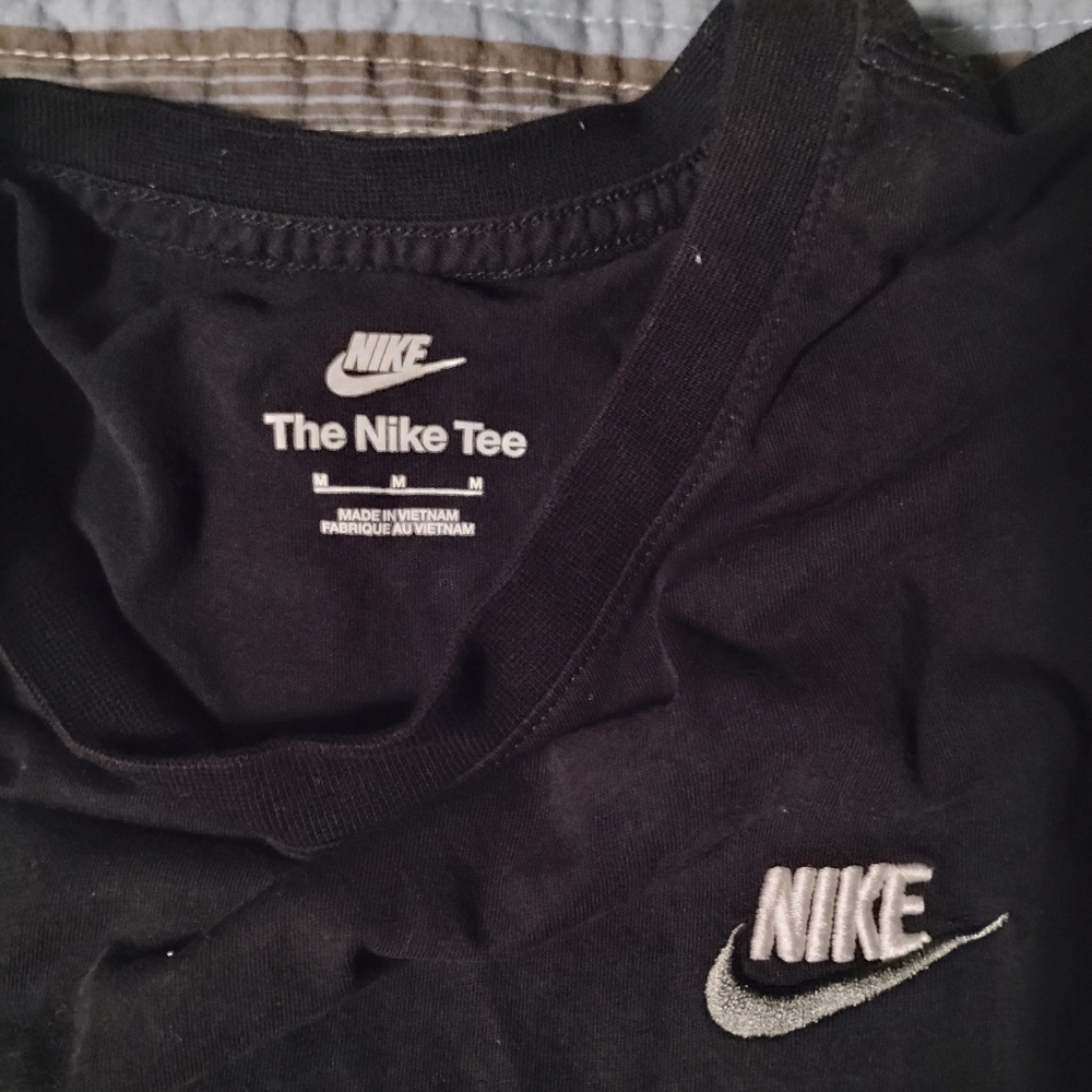 Nike shirt - Picture 3 of 3